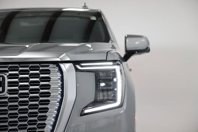 Used 2024 GMC Yukon XL Denali AWD/4WD image 3