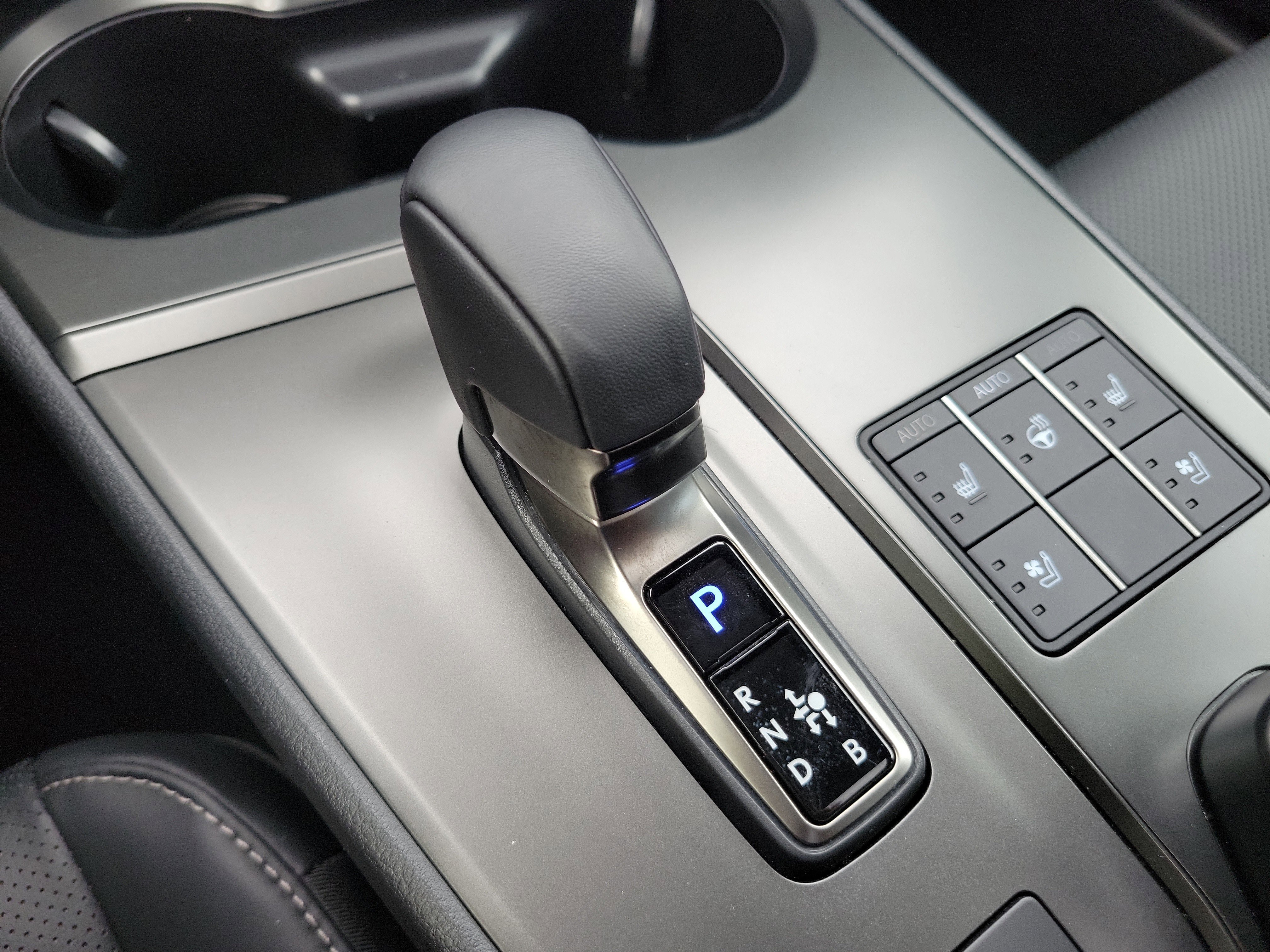 Used 2025 Lexus UX 300h FWD image 30