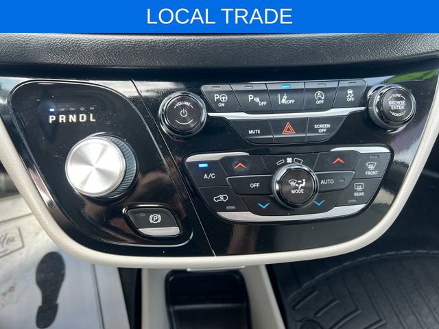 Used 2018 Chrysler Pacifica Touring-L Plus w/ Advanced Safetytec Group FWD image 32