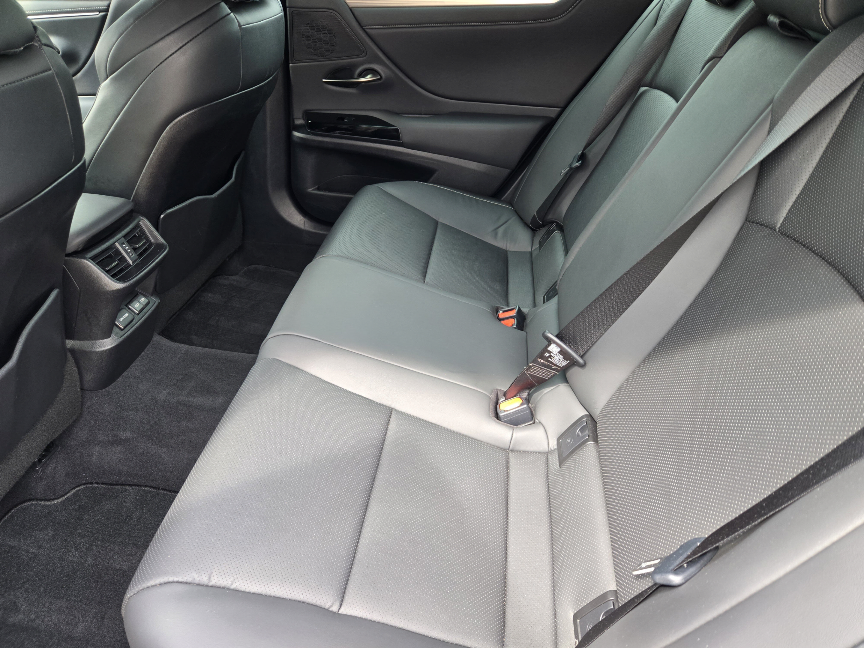 Certified 2024 Lexus ES 350 F Sport w/ Accessory Package (Z2) FWD image 30