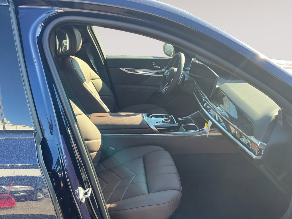 New 2026 BMW 750e xDrive w/ Premium Package image 15