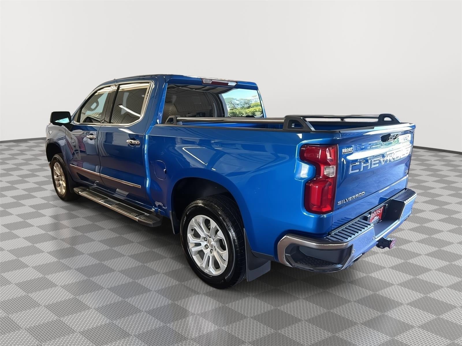 Used 2023 Chevrolet Silverado 1500 LTZ w/ Z71 Off-Road Package AWD/4WD image 6