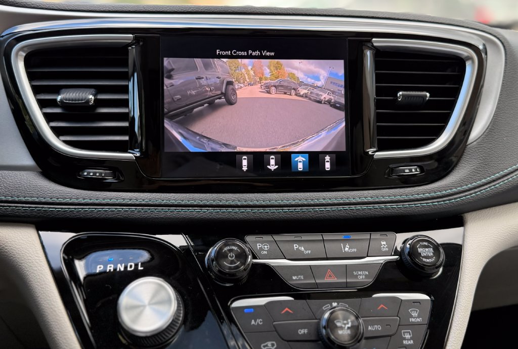 Used 2019 Chrysler Pacifica Limited w/ Advanced Safetytec Group FWD image 36
