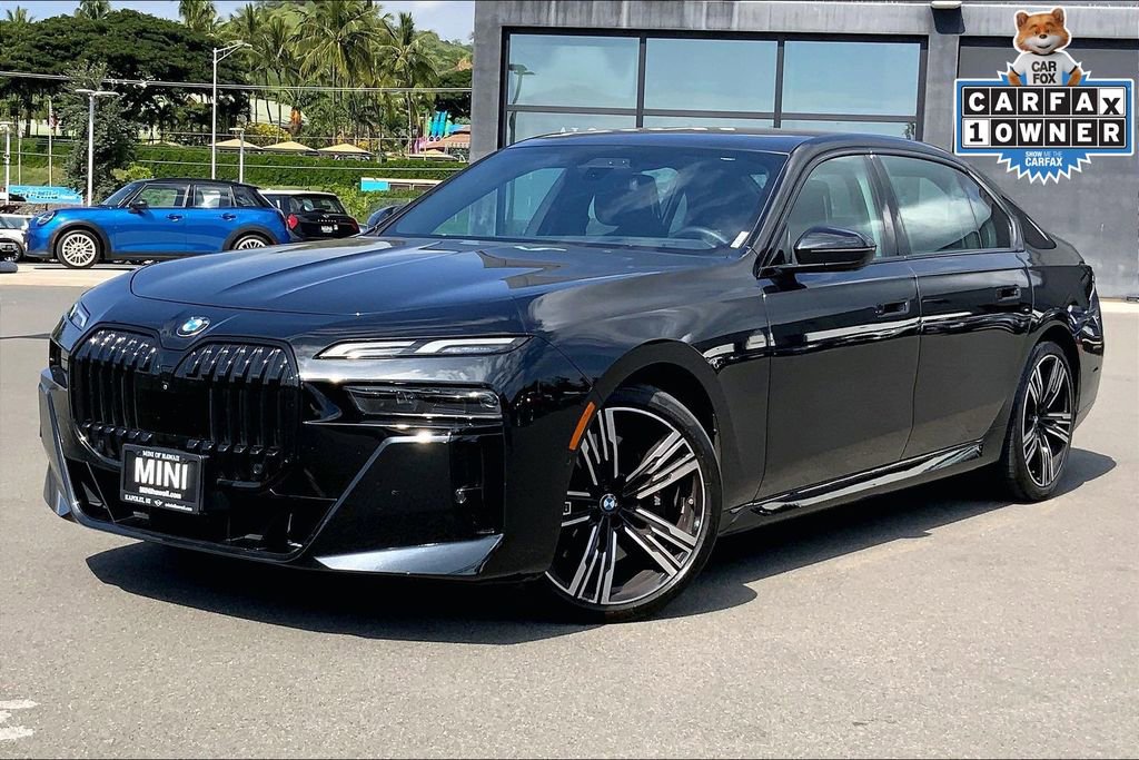 Used 2023 BMW 740i image 2