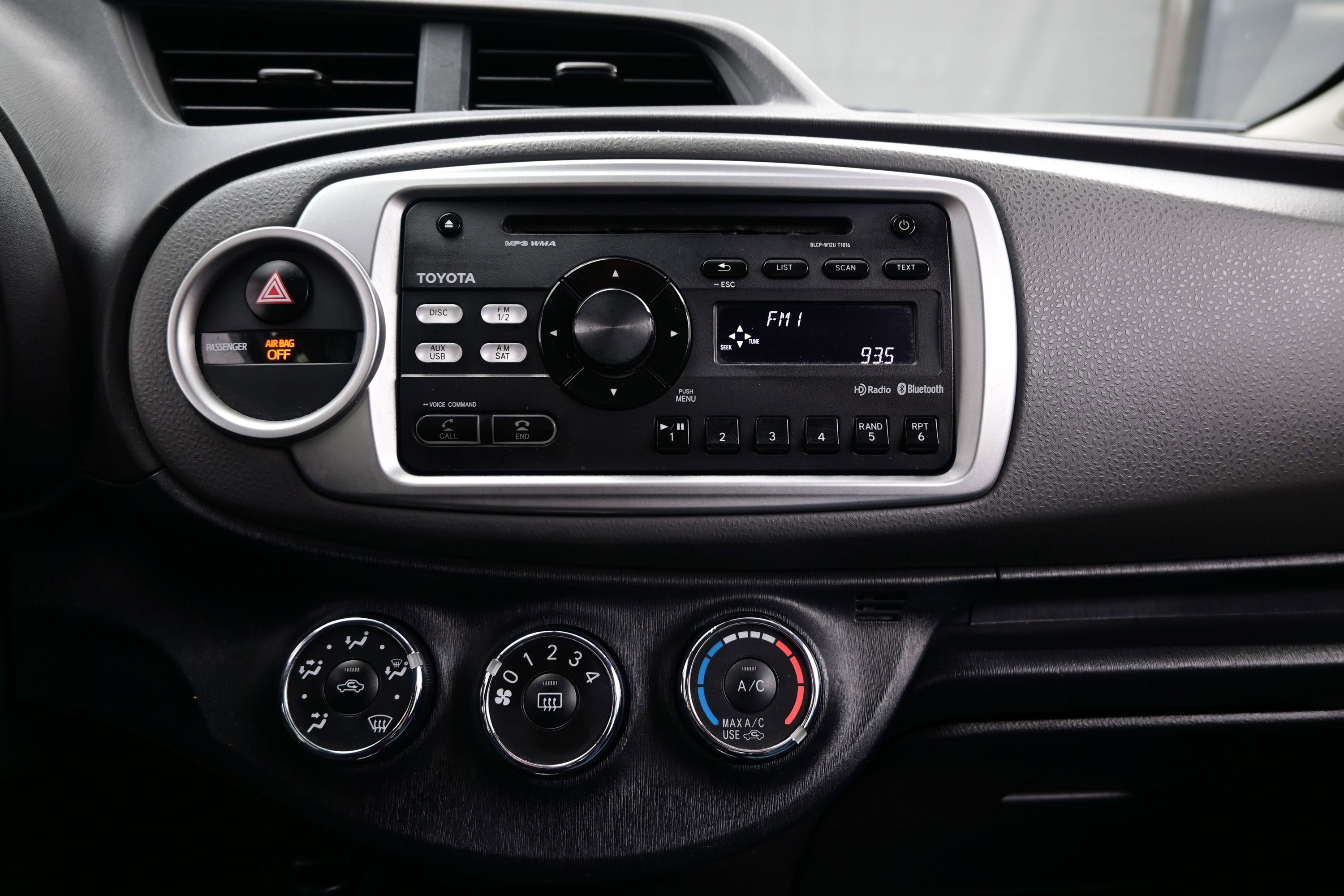 Used 2014 Toyota Yaris SE FWD image 17