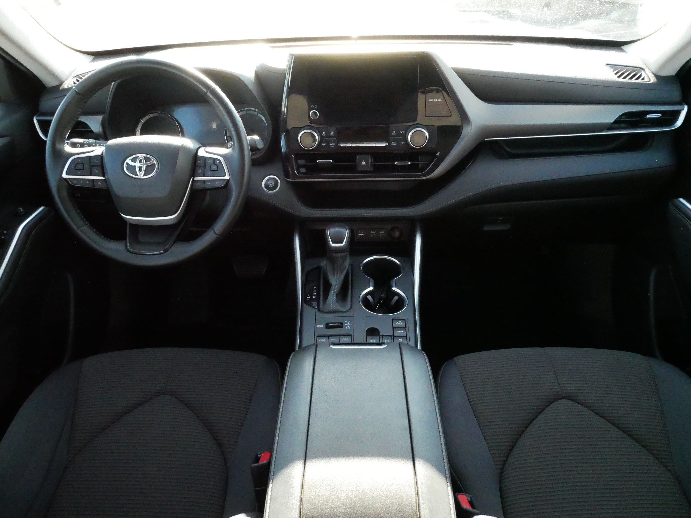 Used 2023 Toyota Highlander LE AWD/4WD image 10