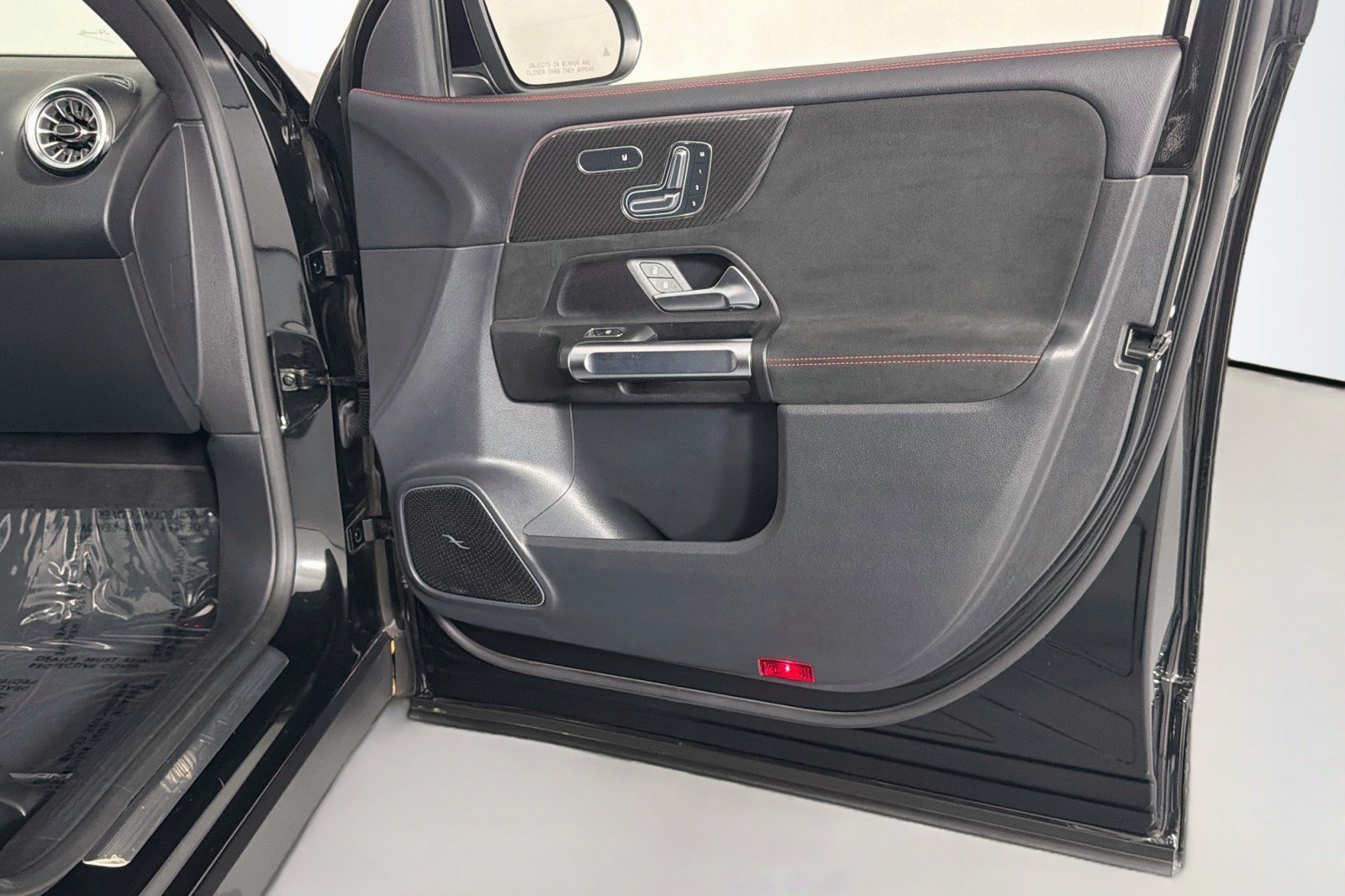 Certified 2023 Mercedes-Benz GLB 35 AMG 4MATIC image 25