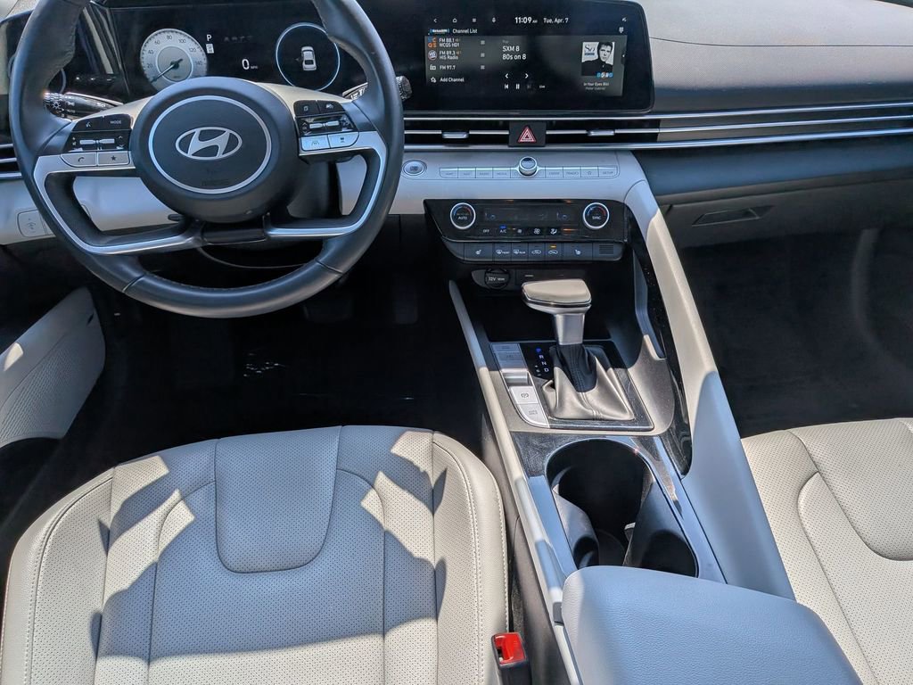 Used 2025 Hyundai Elantra Limited image 26