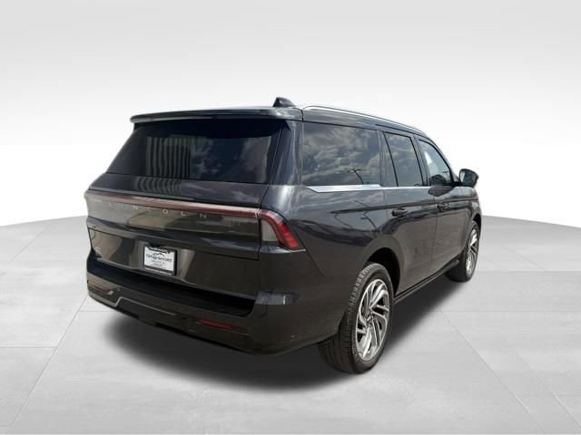 Used 2025 Lincoln Navigator Reserve image 2