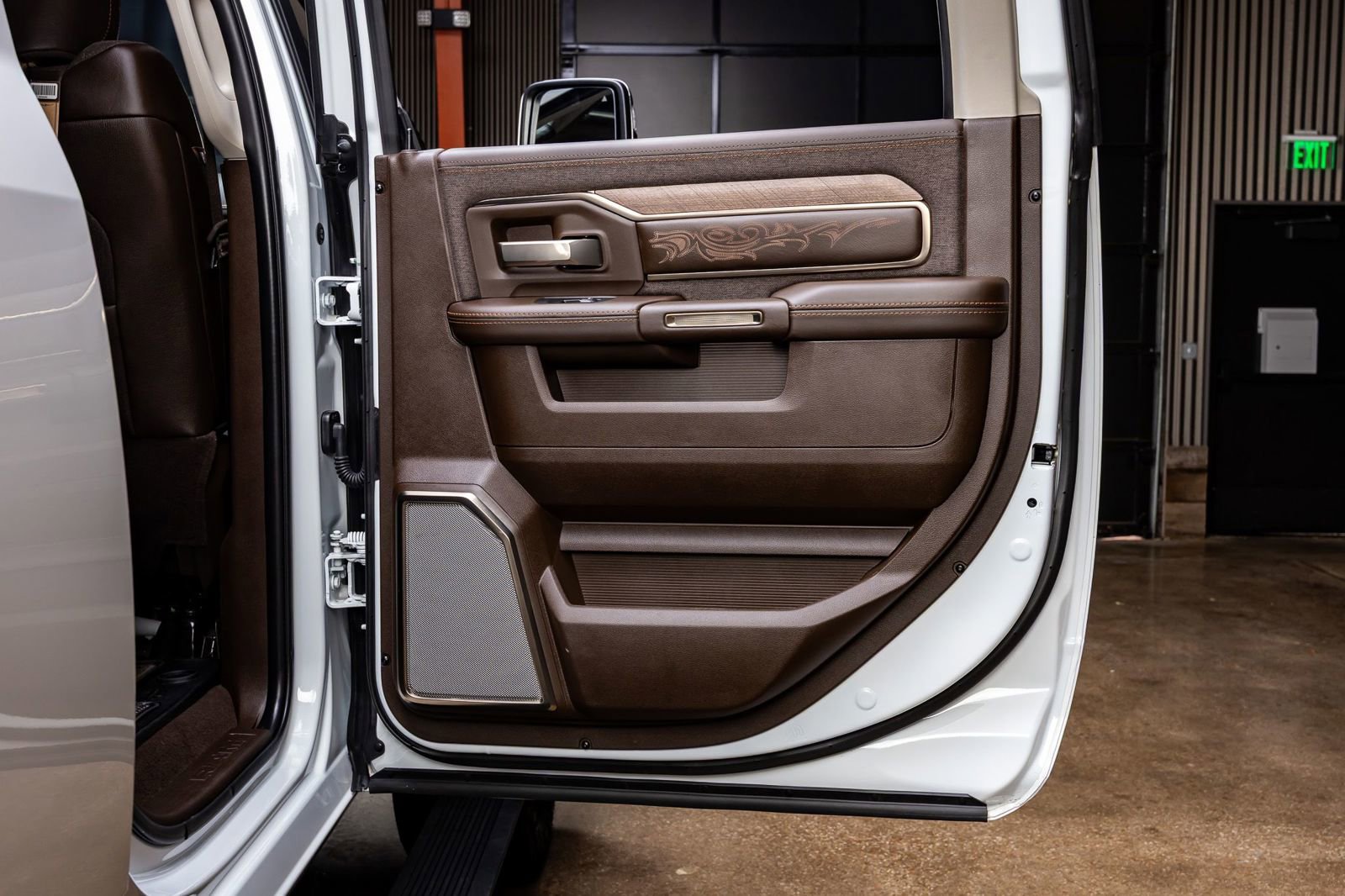 Used 2025 RAM 3500 Longhorn image 37