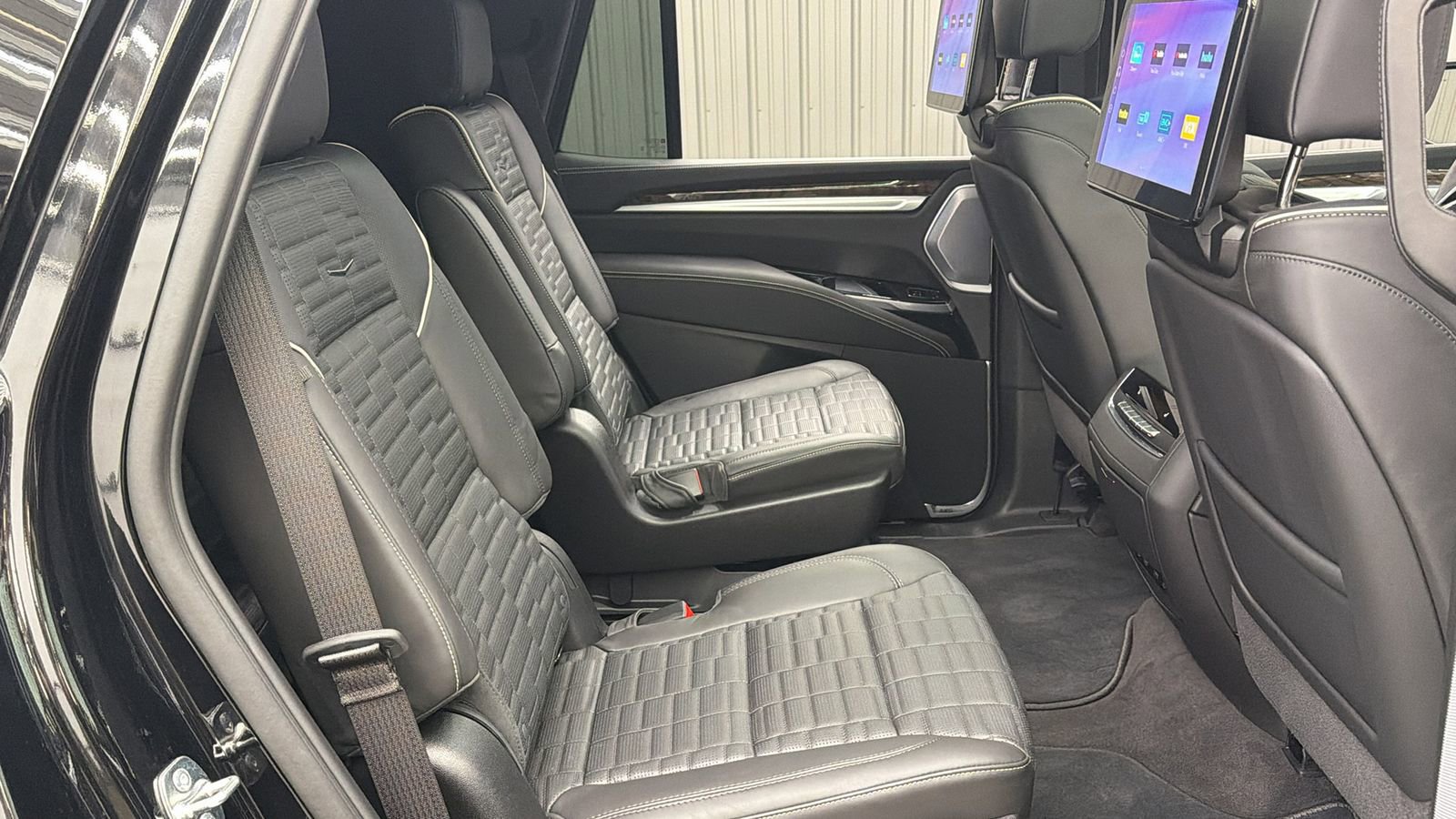 Used 2026 Cadillac Escalade Platinum Sport w/ LPO, ONYX Package AWD/4WD image 36