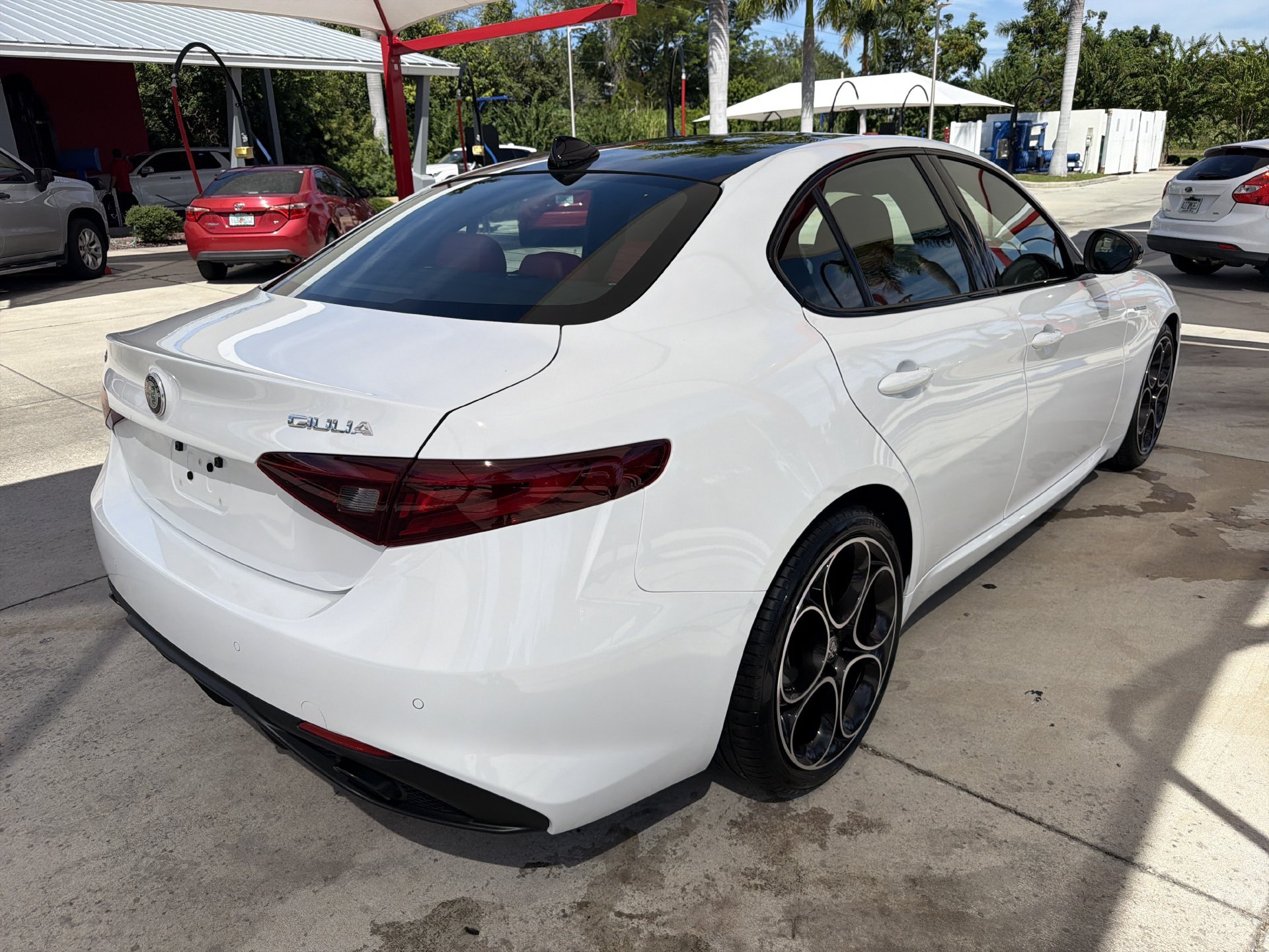 Used 2022 Alfa Romeo Giulia Veloce RWD image 4