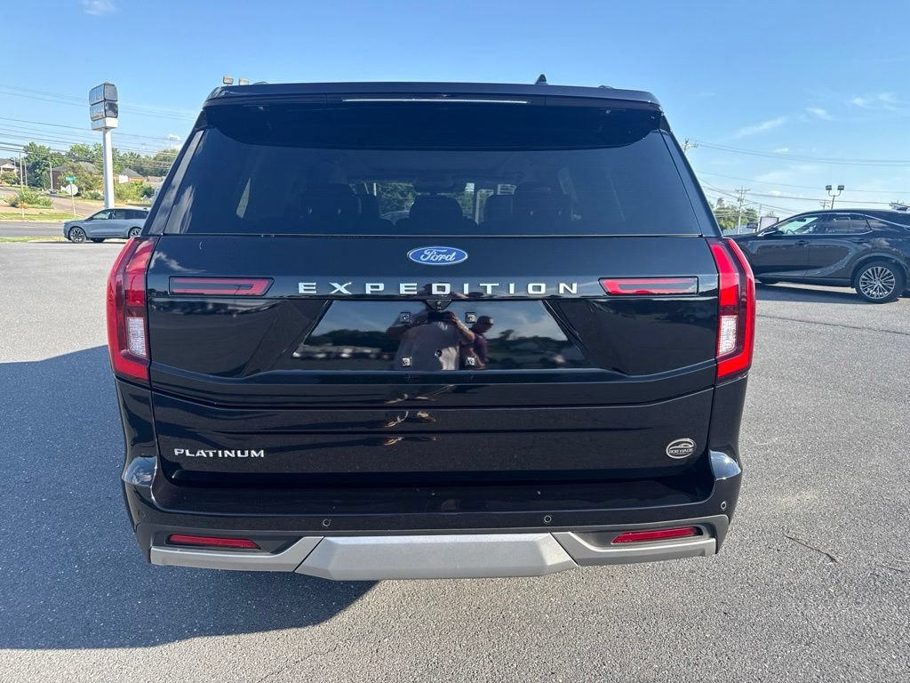 Used 2025 Ford Expedition Platinum w/ Platinum Ultimate Package AWD/4WD image 4