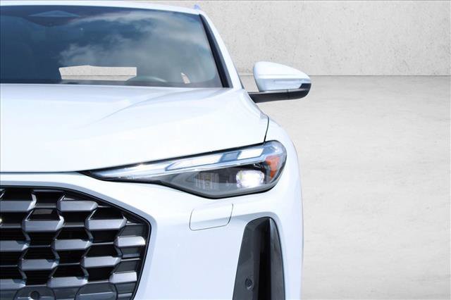 Certified 2025 Audi Q5 Premium w/ Convenience Package AWD/4WD image 4