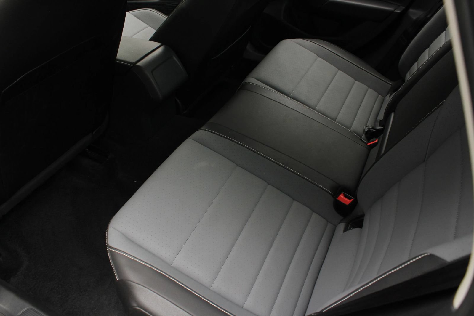 Used 2025 Volkswagen Jetta SE FWD image 21