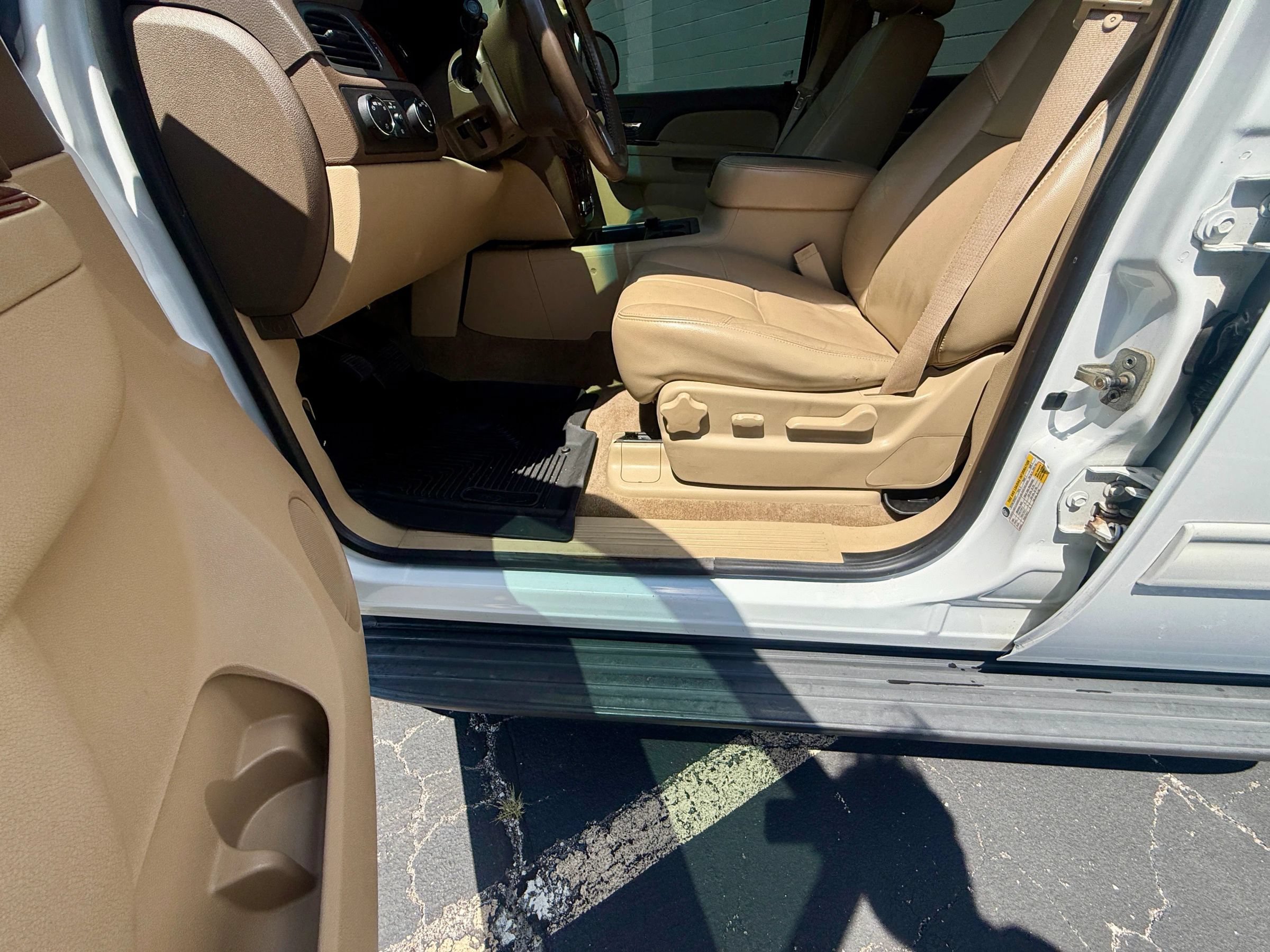 Used 2010 Chevrolet Tahoe LT AWD/4WD image 27