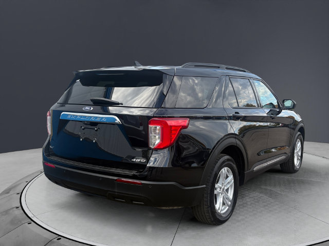 Used 2023 Ford Explorer XLT AWD/4WD image 5