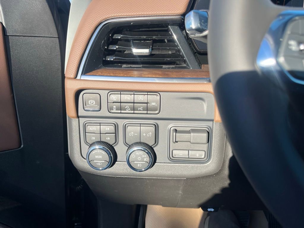 New 2026 Chevrolet Suburban High Country image 14