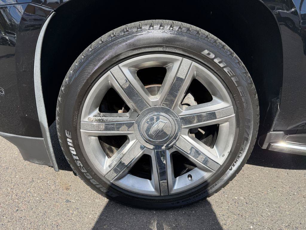 Used 2017 Cadillac Escalade Luxury AWD/4WD image 9