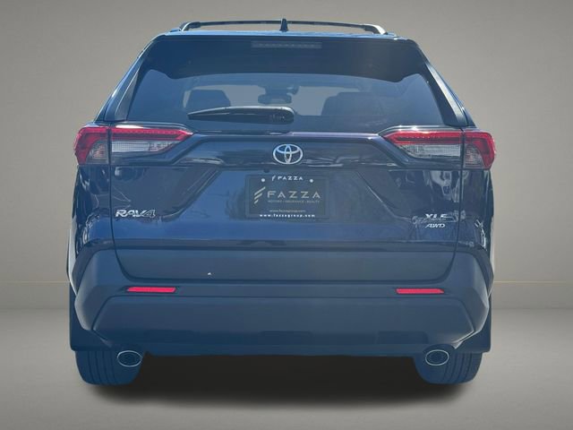 Used 2020 Toyota RAV4 XLE Premium image 4