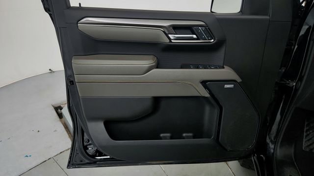 Used 2025 Chevrolet Silverado 1500 ZR2 w/ Technology Package image 11