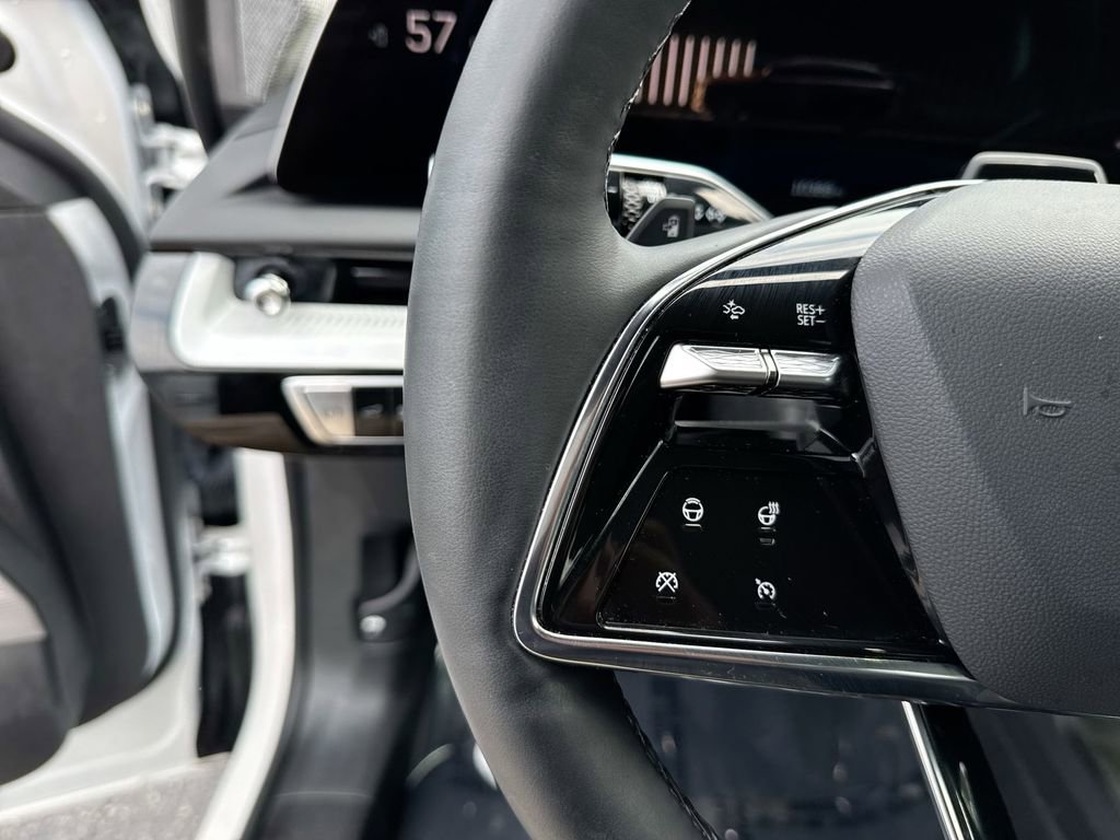 Used 2025 Cadillac Optiq Sport 2 image 17