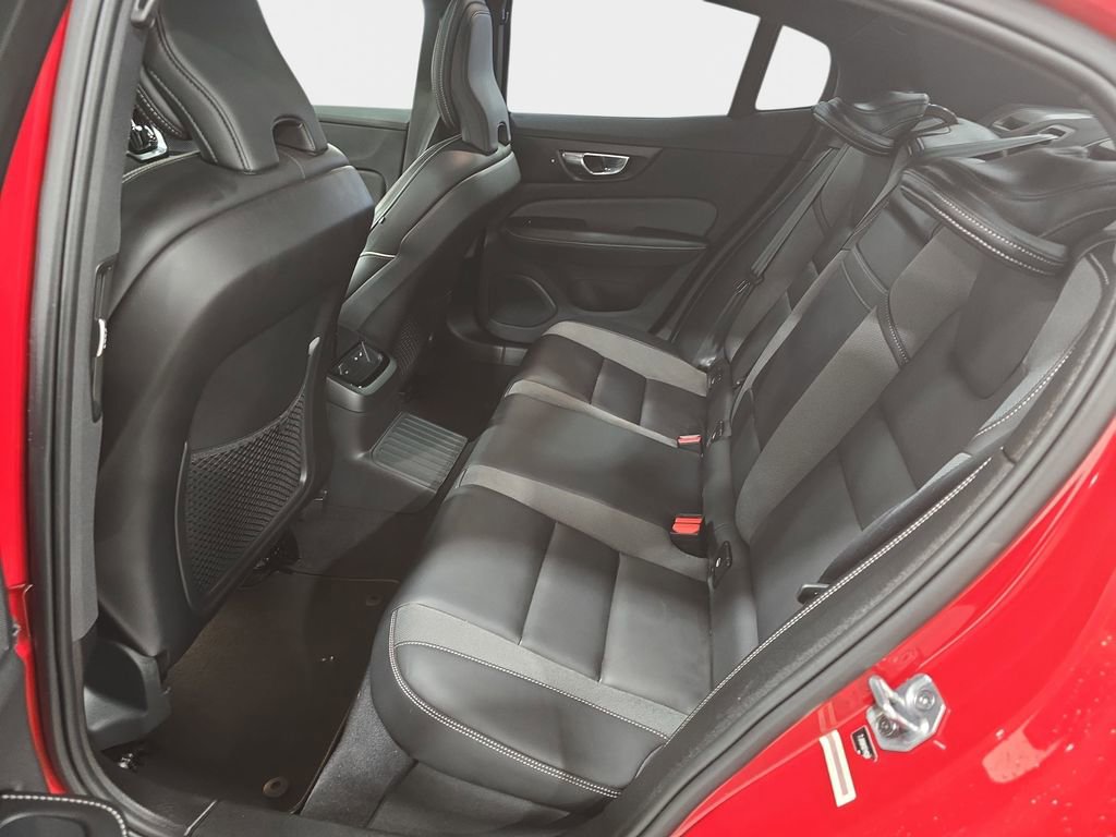 Used 2022 Volvo S60 T8 R-Design image 12
