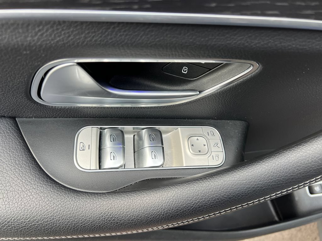 Used 2024 Mercedes-Benz GLE 350 4MATIC image 11