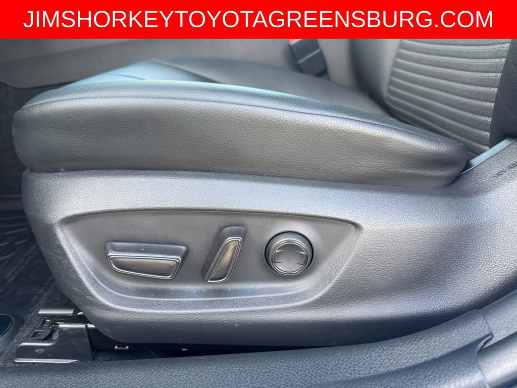 Used 2019 Toyota Camry SE FWD image 13