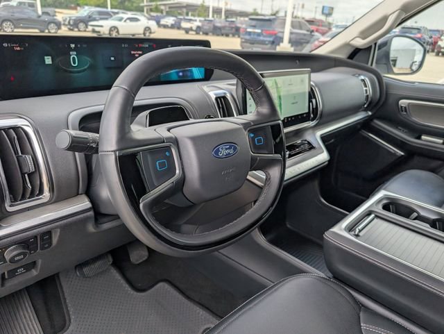 Used 2025 Ford Expedition Platinum AWD/4WD image 9