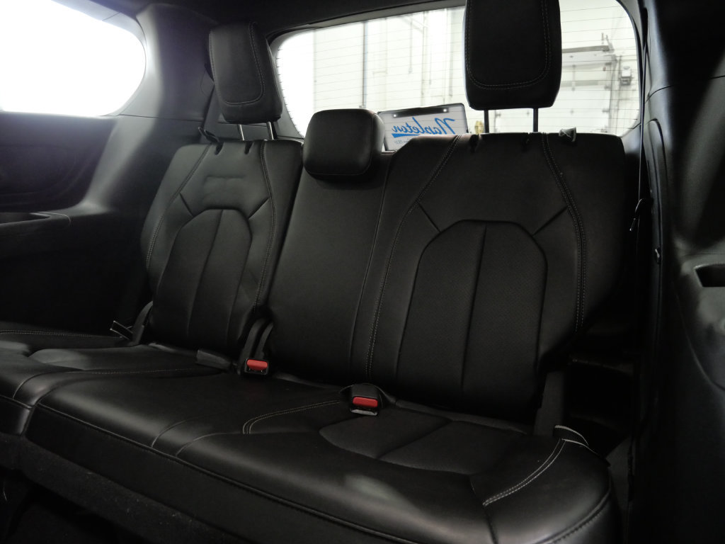 Used 2025 Chrysler Pacifica Select FWD image 24