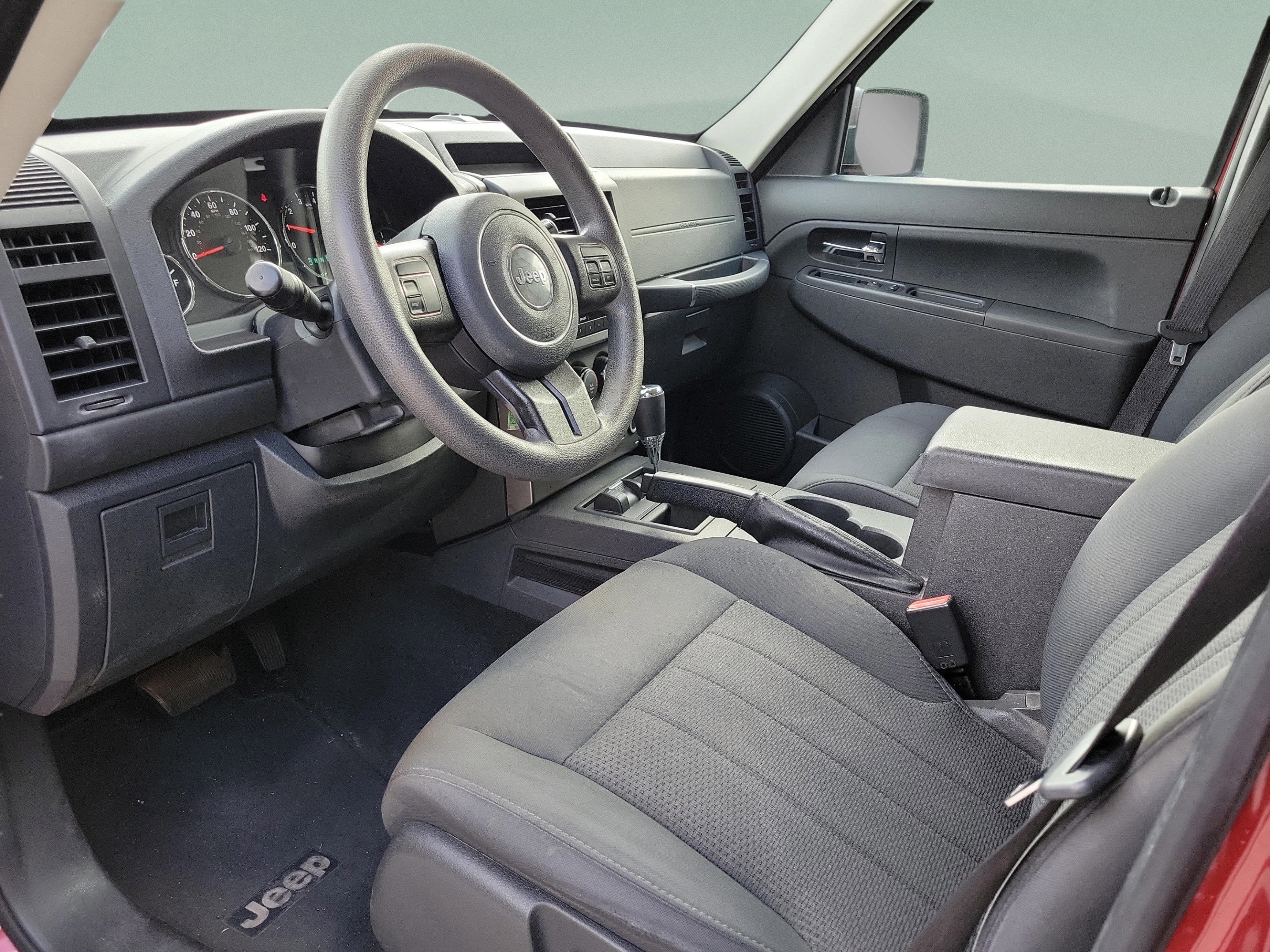 Used 2012 Jeep Liberty Sport AWD/4WD image 14