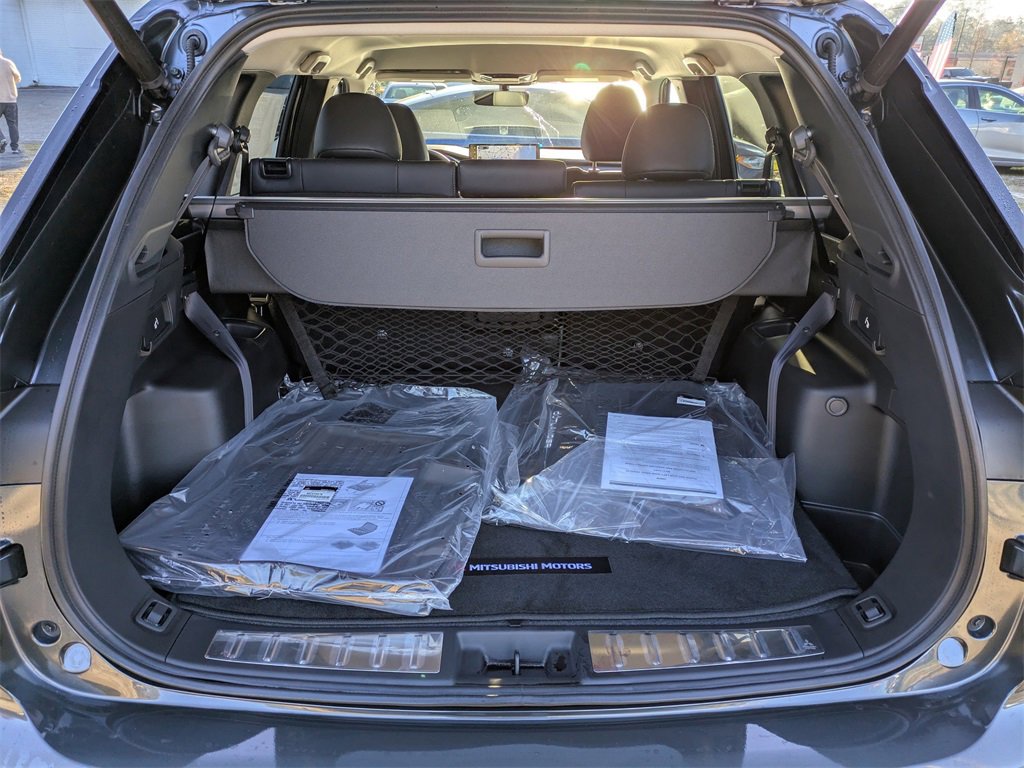 New 2025 Mitsubishi Outlander SE image 13