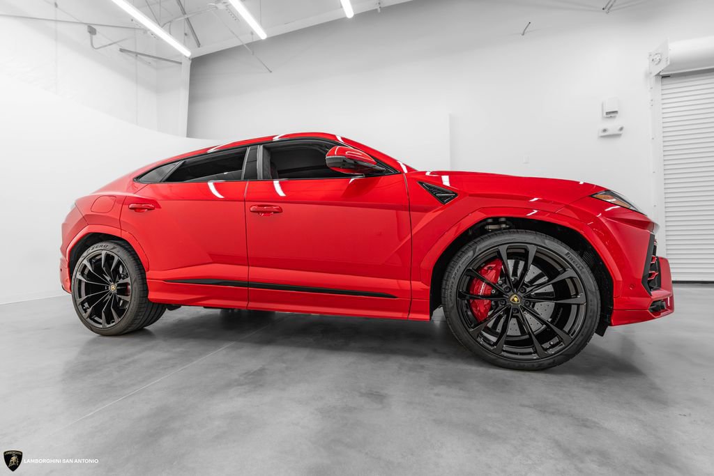 Used 2022 Lamborghini Urus AWD/4WD image 5