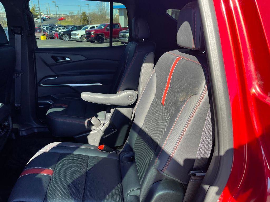 Used 2025 Chevrolet Traverse RS w/ LPO, Floor Liner Package FWD image 23