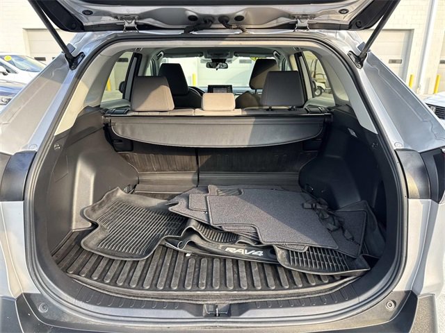 Used 2020 Toyota RAV4 XLE image 8