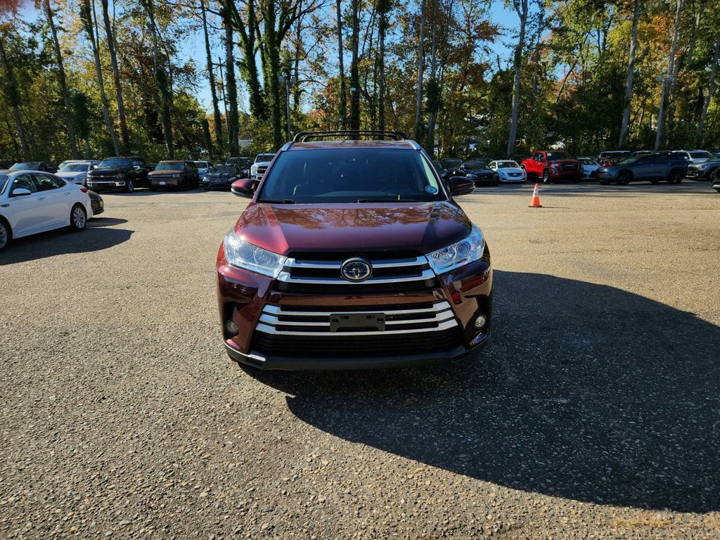 Used 2018 Toyota Highlander XLE image 2