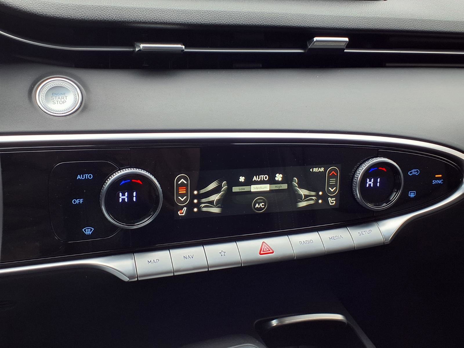 Used 2025 Genesis GV70 2.5T image 13