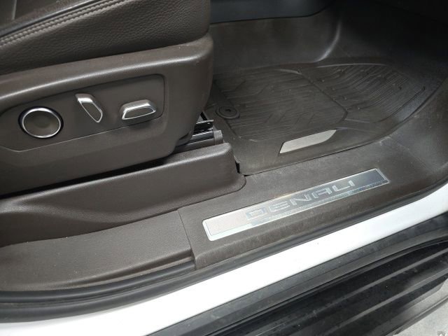 Used 2021 GMC Yukon XL Denali image 7