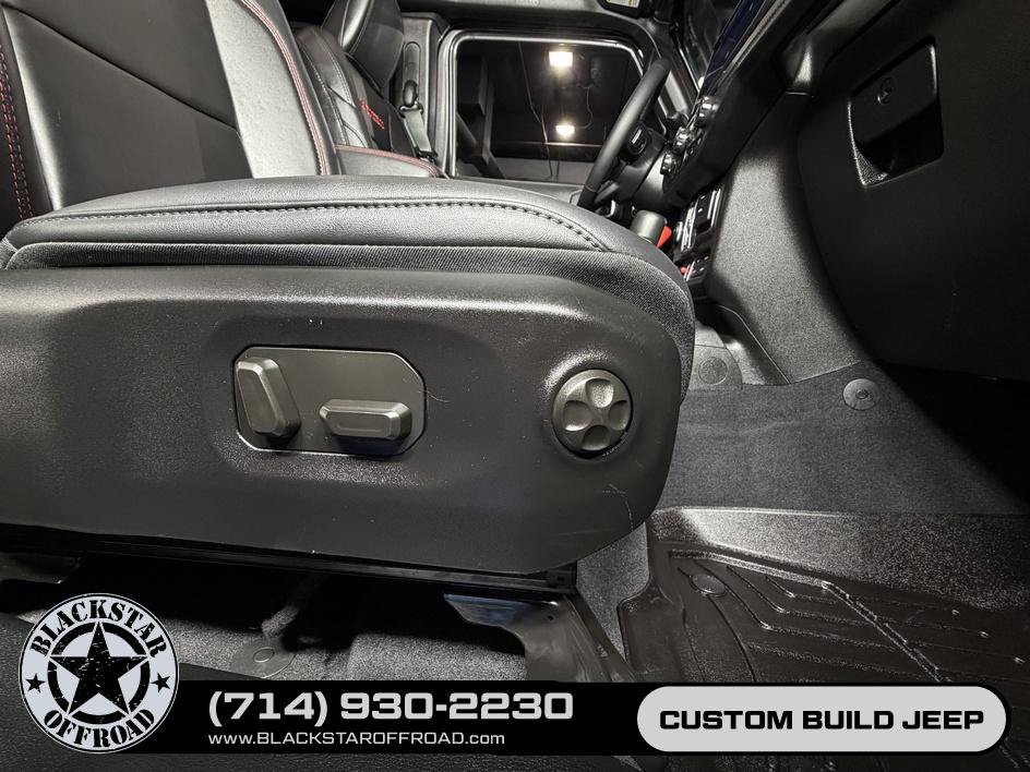 Used 2025 Jeep Wrangler Unlimited Rubicon AWD/4WD image 21