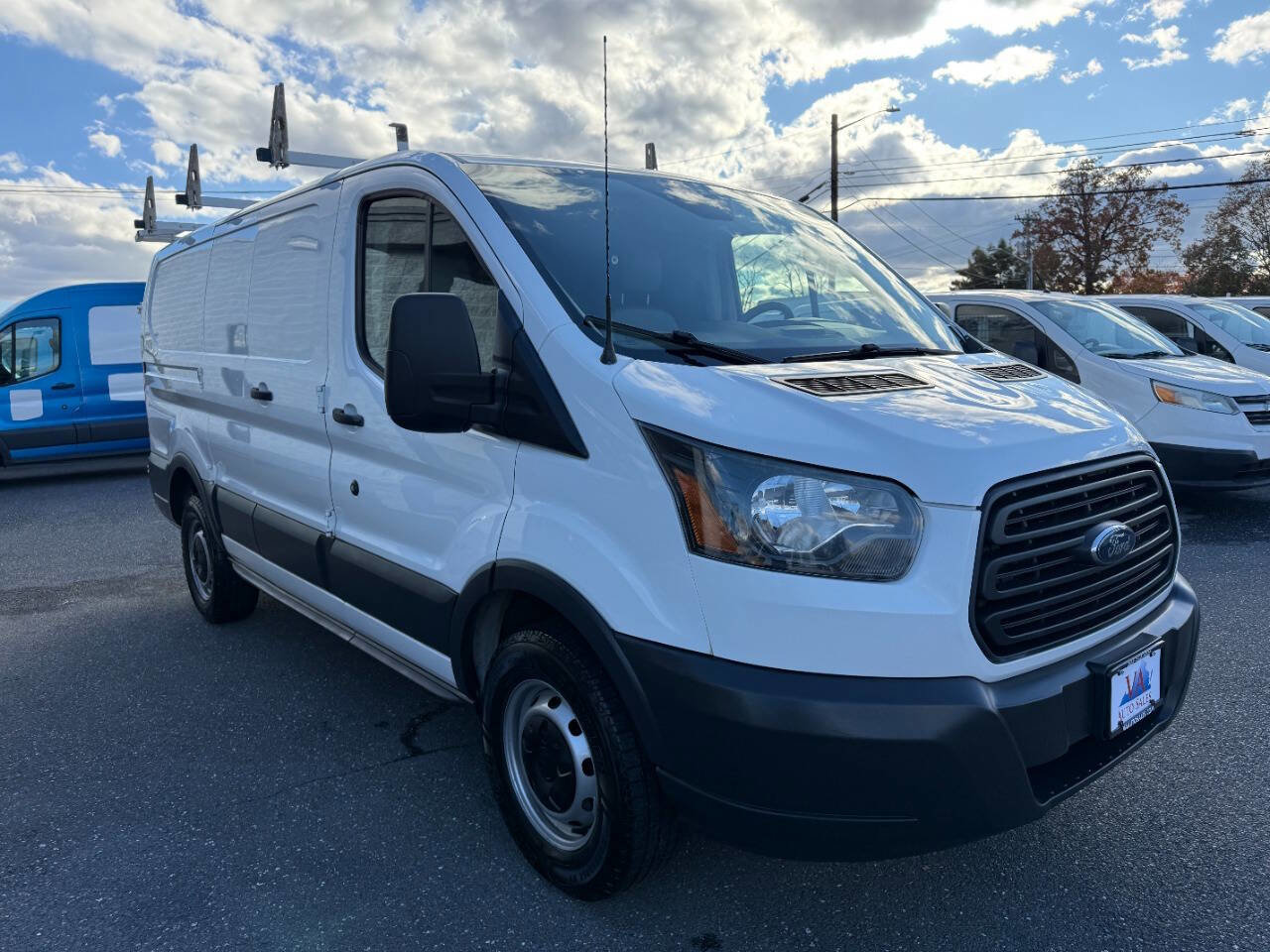 Used 2018 Ford Transit 250 130 Low Roof image 4