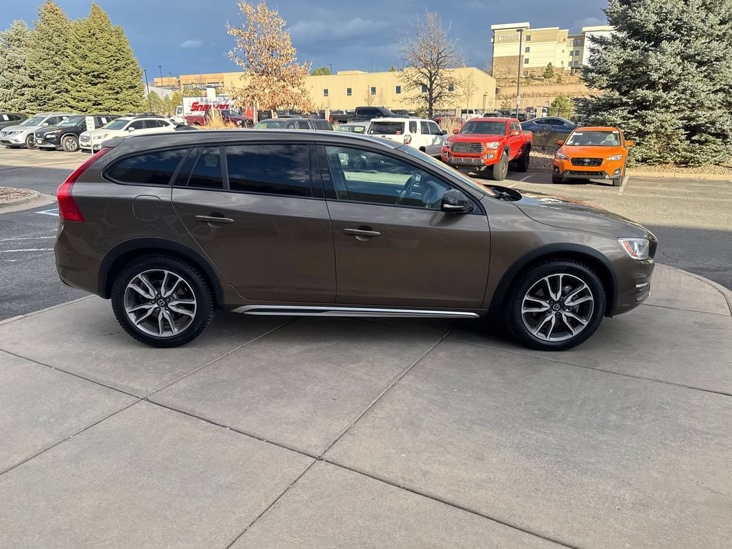 Used 2016 Volvo V60 T5 Cross Country w/ Convenience Package AWD/4WD image 5