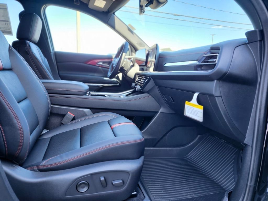New 2026 Chevrolet Traverse RS w/ LPO, Floor Liner Package image 9