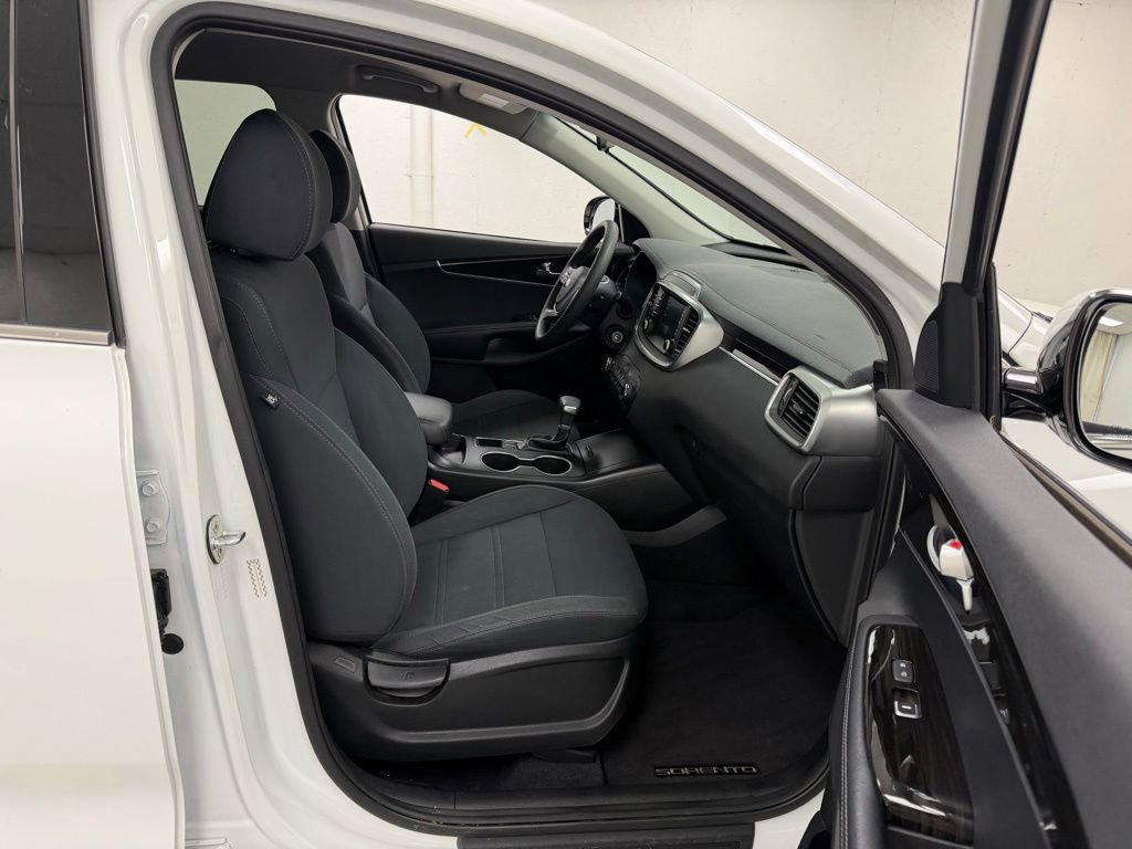Used 2020 Kia Sorento L FWD image 11