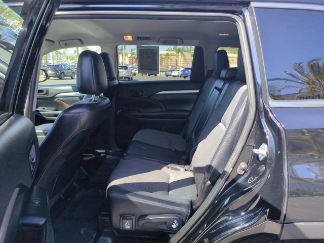 Used 2019 Toyota Highlander Plus AWD/4WD image 25