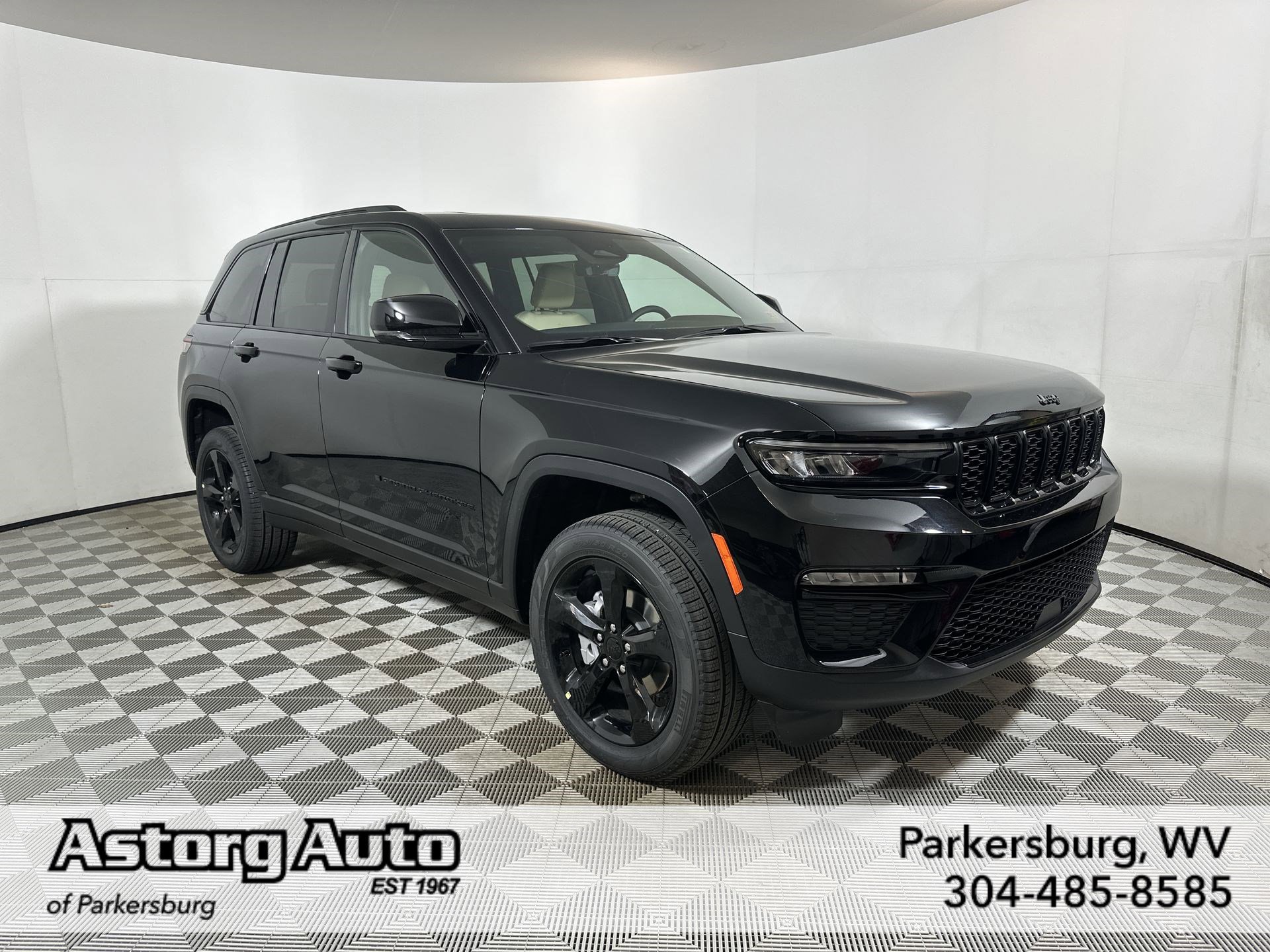 New 2025 Jeep Grand Cherokee Limited w/ Black Appearance Package image 1