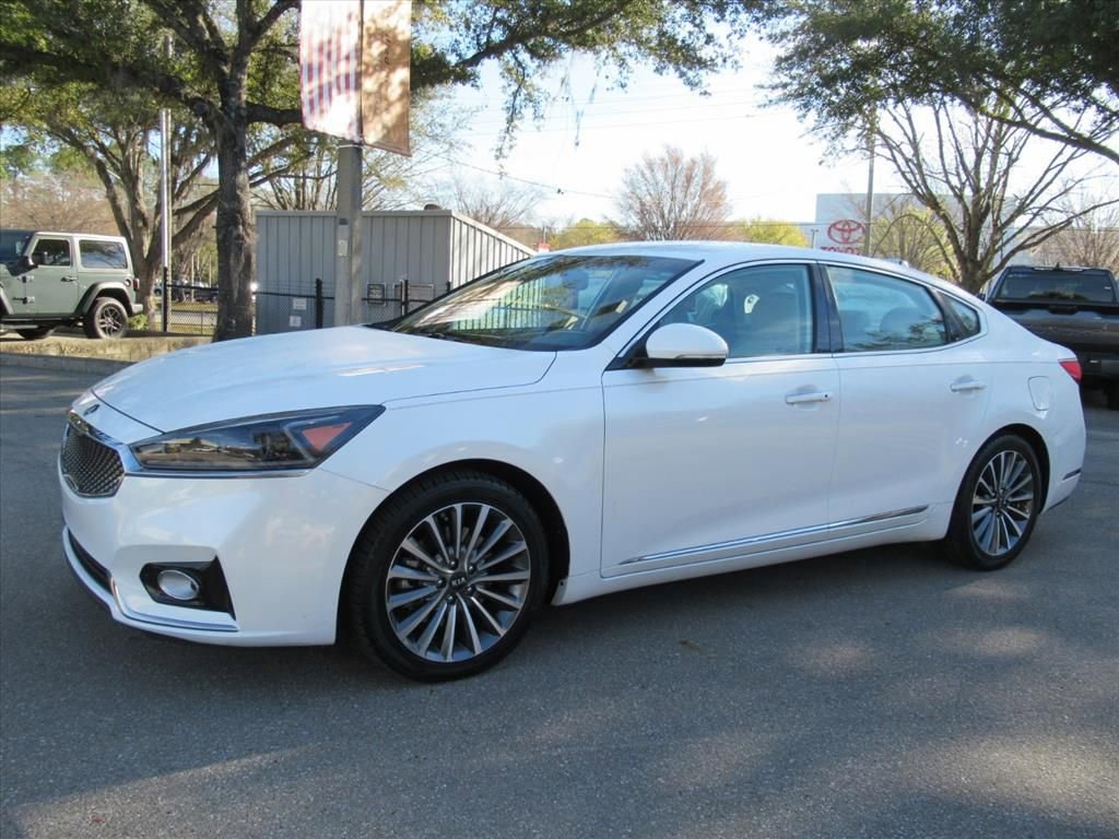 Used 2017 Kia Cadenza Premium w/ Luxury Package image 4