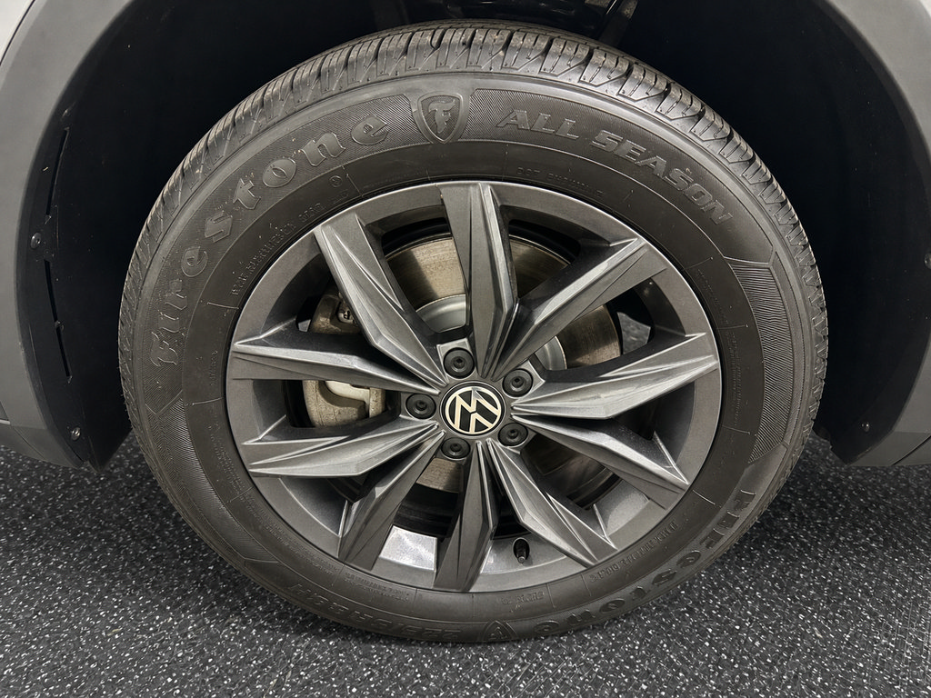 Used 2023 Volkswagen Tiguan SE AWD/4WD image 33