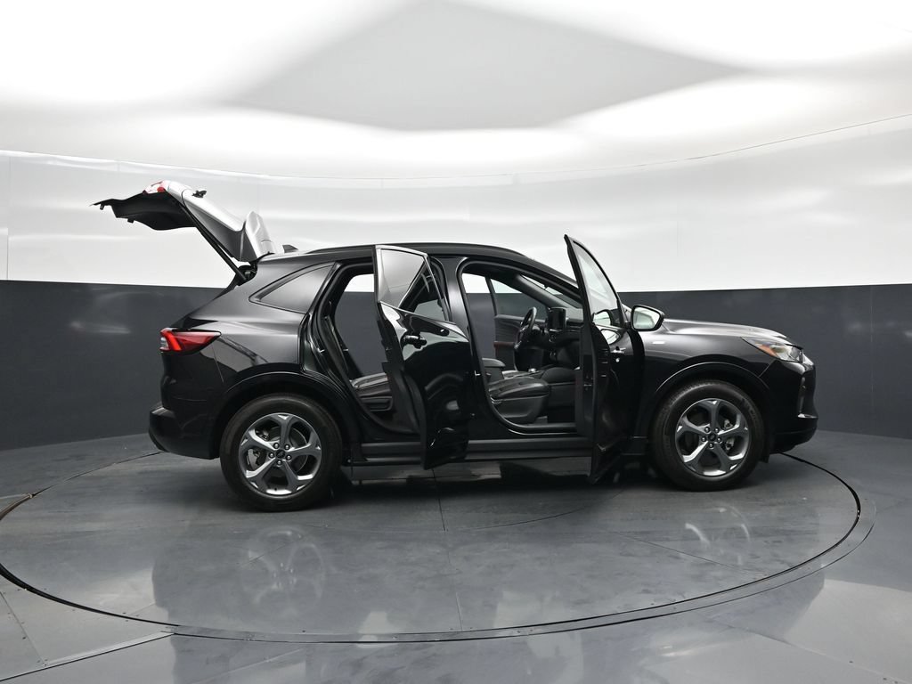 Certified 2023 Ford Escape ST-Line w/ Tech Pack #1 FWD image 4