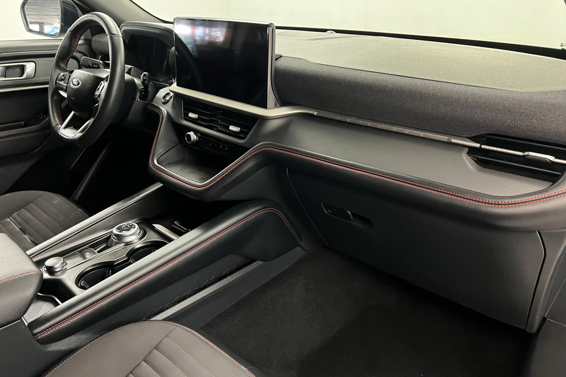 Used 2025 Ford Explorer ST-Line image 27